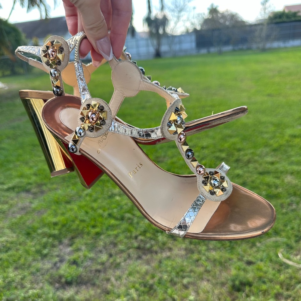 CHRISTIAN LOUBOUTIN Gold/Beige Leather Suede Kaleitop Sandals Stud